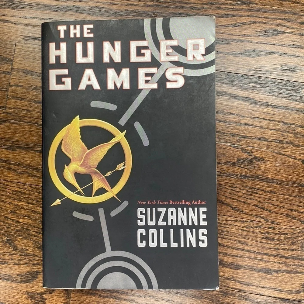THE HUNGER GAMES paperback